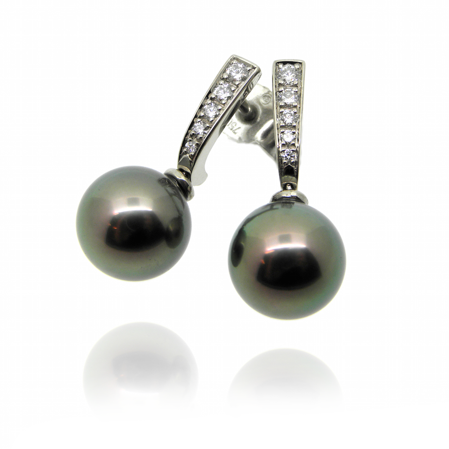 Ohrschmuck, Ohrhänger, Weissgold, Tahiti-Zuchtperlen, Brillanten Wsi, Kollektion, Goldschmiede, Perlenschmuck, Perle, Tahiti, Diamantschmuck, Diamanten, Pavé, earrings, pearl, tahitian, cultured pearls, white gold, design, modern, elegant, goldschmiede, goldsmith, faktor s, sahak, winterthur, zürich, zurich, swissmade, jewellery, jewelry