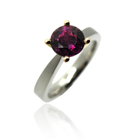 Damenring, Verlobungsring, Solitär, Engagement ring, ladies ring, solitaire, white gold, weissgold, red gold, rotgold, turmalin, tourmaline, Grifffassung, Klassisch, classic, goldschmiede, goldsmith, manufacture, atelier, faktor s, sahak, winterthur, zürich, zurich, swissmade, jewellery, jewelry